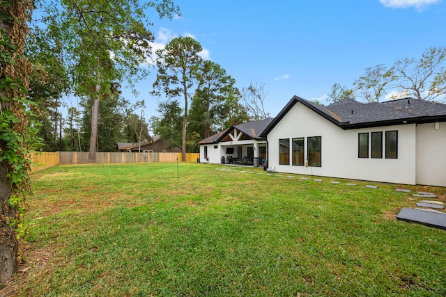 view of yard featuring a fenced backyard