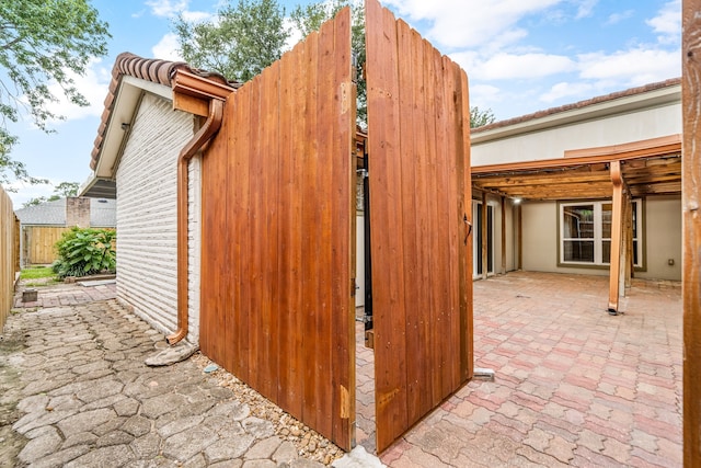 6103 Gallant Forest Dr, Houston, TX 77088 - view of outdoor structure featuring fence