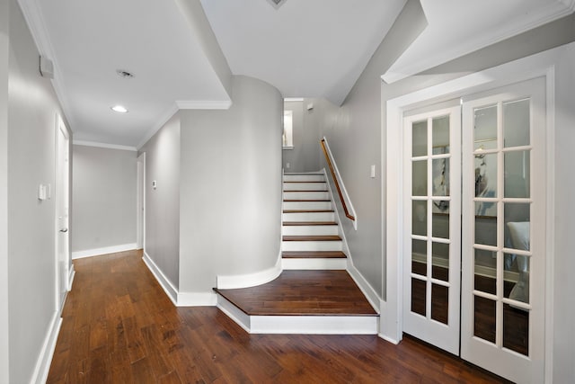 staircase featuring baseboards, ornamental molding, recessed lighting, and hardwood / wood-style floors