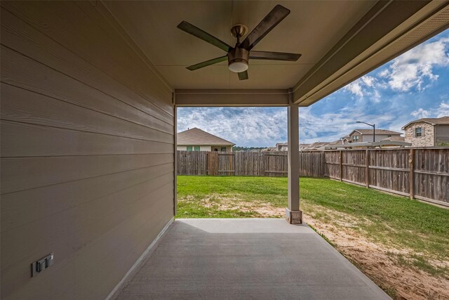 view of patio featuring a fenced backyard and ceiling fan