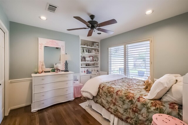 bedroom featuring ceiling fan, dark wood-type flooring, recessed lighting, and visible vents