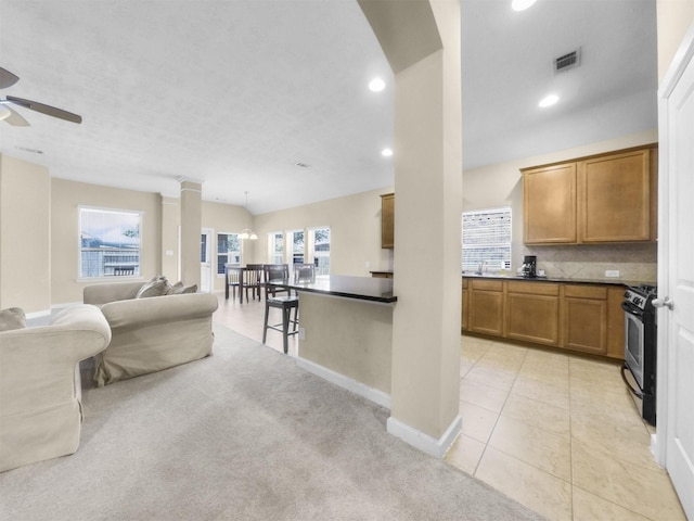 living area with recessed lighting, baseboards, light tile patterned floors, visible vents, and ceiling fan
