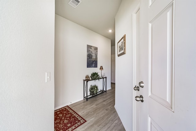 entryway featuring visible vents, recessed lighting, light wood-style flooring, and baseboards