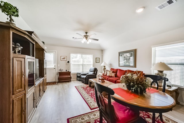 dining space featuring visible vents, baseboards, recessed lighting, light wood-type flooring, and a ceiling fan