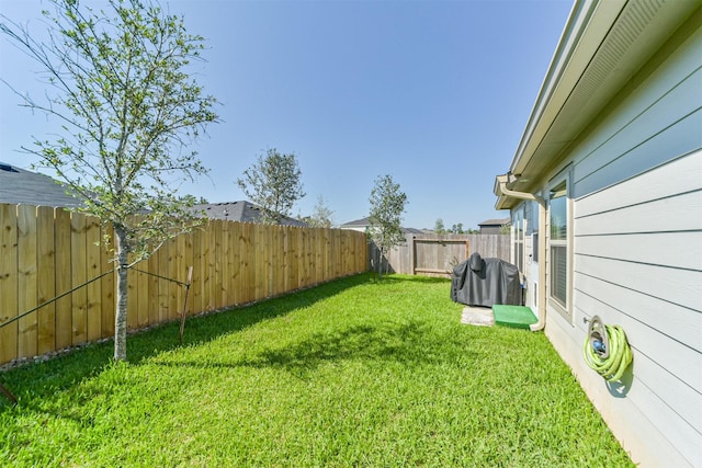 view of yard featuring a fenced backyard