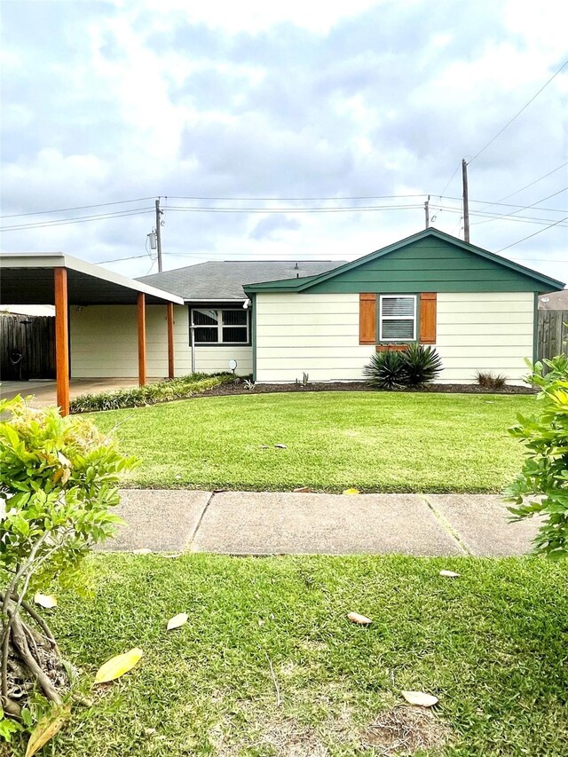 view of front of property with a front lawn