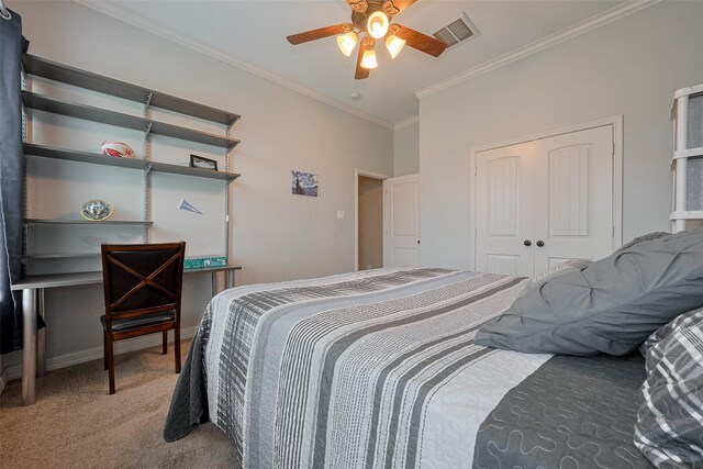 bedroom with visible vents, crown molding, a closet, light colored carpet, and a ceiling fan