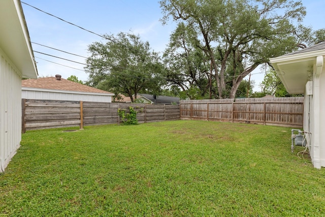 view of yard featuring a fenced backyard