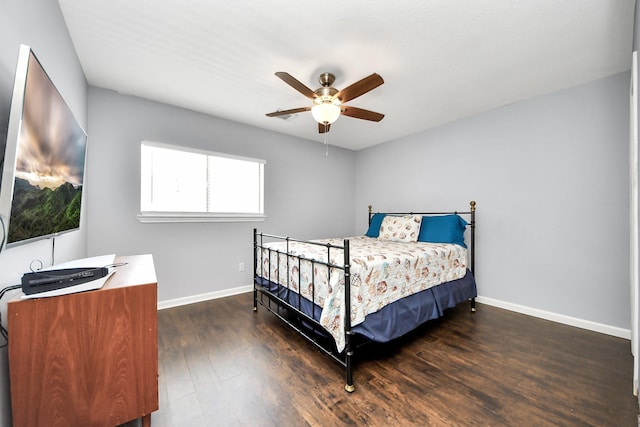 6102 Ghana Ln, Pasadena, TX 77505 - bedroom featuring wood finished floors, baseboards, and a ceiling fan
