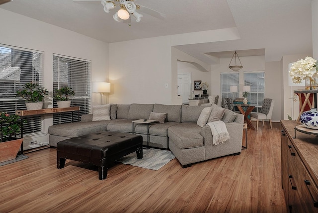 living room with light wood-style flooring and ceiling fan