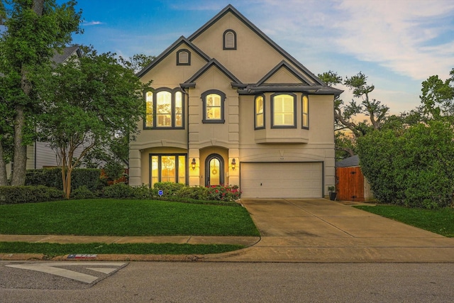 919 Worthshire St, Houston, TX 77008 - view of front facade featuring an attached garage, stucco siding, concrete driveway, and a front lawn