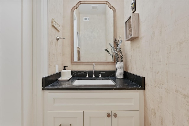 919 Worthshire St, Houston, TX 77008 - bathroom with vanity