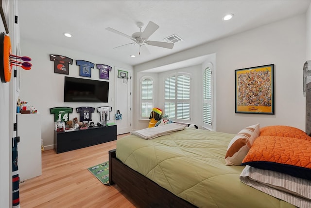 919 Worthshire St, Houston, TX 77008 - bedroom featuring light wood-style flooring, recessed lighting, a ceiling fan, and baseboards