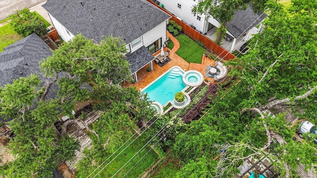 919 Worthshire St, Houston, TX 77008 - aerial view of property and surrounding area featuring a pool area