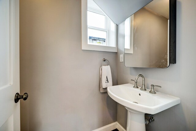 bathroom featuring a sink and baseboards