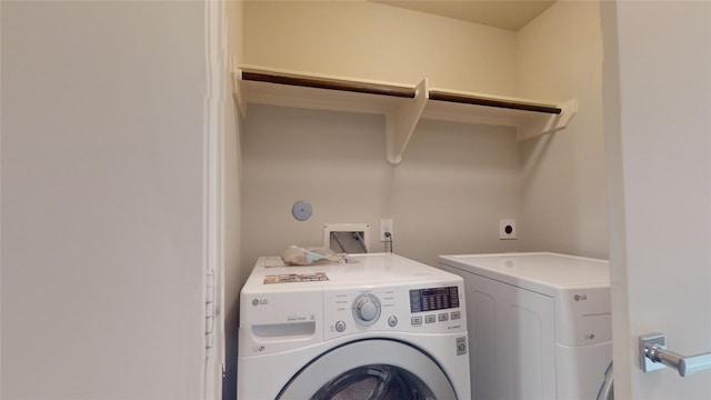 washroom featuring laundry area and independent washer and dryer