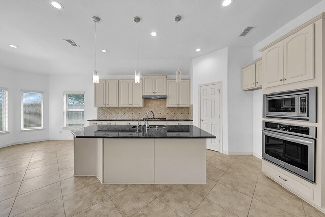 kitchen with visible vents, cream cabinets, and stainless steel appliances