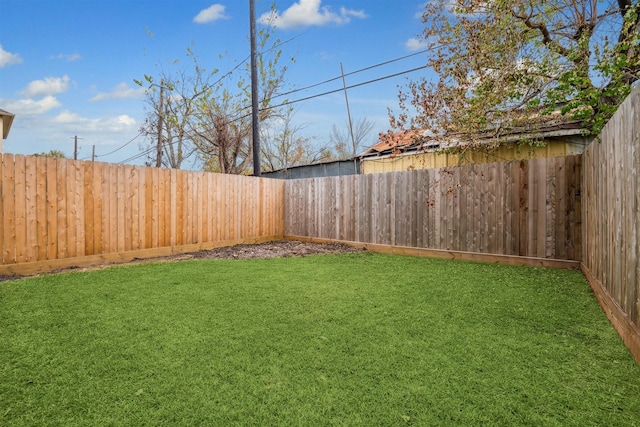 1033 Herkimer St, Houston, TX 77008 - view of yard with a fenced backyard
