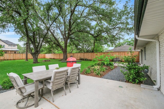 view of patio / terrace featuring a fenced backyard and outdoor dining space