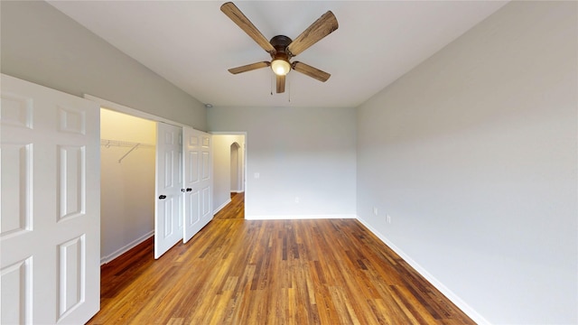 9267 Inlet Cir, Montgomery, TX 77356 - unfurnished bedroom featuring wood finished floors, baseboards, a closet, and a ceiling fan