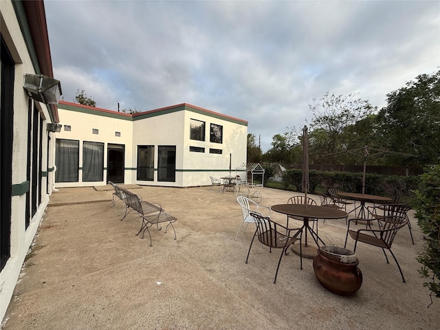 7110 W Mockingbird Ln, Pearland, TX 77584 - view of patio / terrace