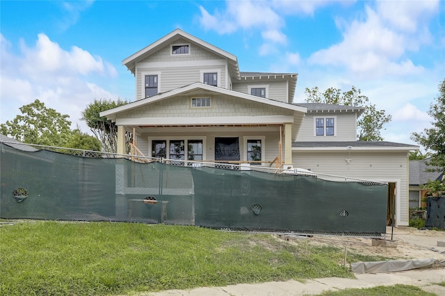 view of front facade featuring a front lawn