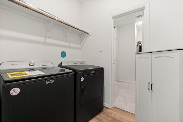 laundry room featuring independent washer and dryer, laundry area, visible vents, and light wood-style floors