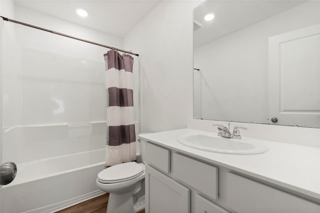 bathroom featuring vanity, shower / tub combo with curtain, toilet, recessed lighting, and wood finished floors