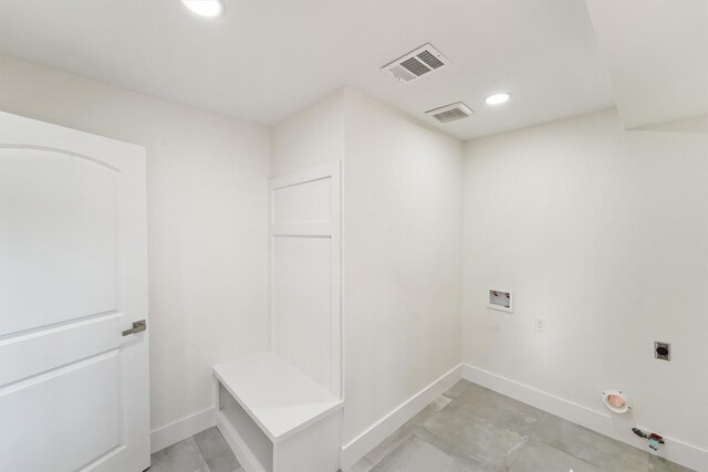 mudroom featuring visible vents, recessed lighting, and baseboards