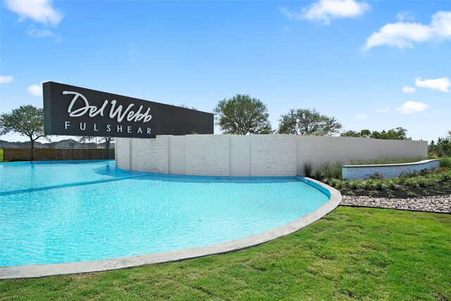view of swimming pool featuring a swimming pool and a yard
