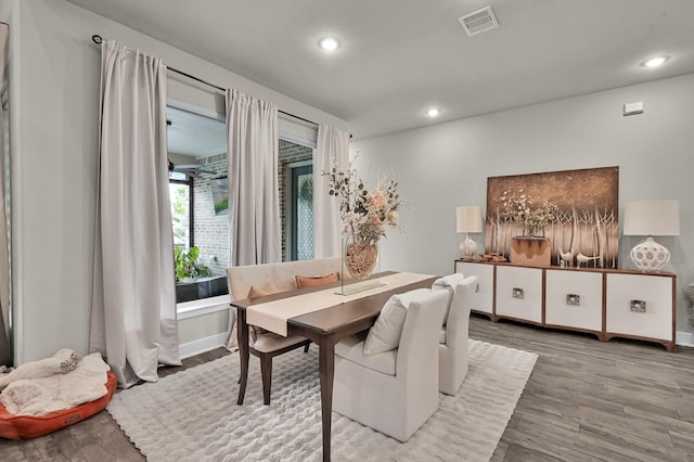 dining space featuring visible vents, recessed lighting, baseboards, and wood finished floors