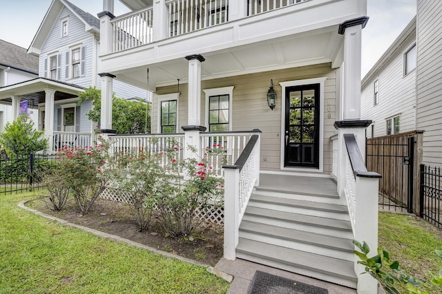 806 Waverly St, Houston, TX 77007 - entrance to property featuring fence, a porch, and a balcony