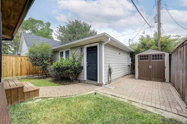 806 Waverly St, Houston, TX 77007 - view of shed featuring fence private yard