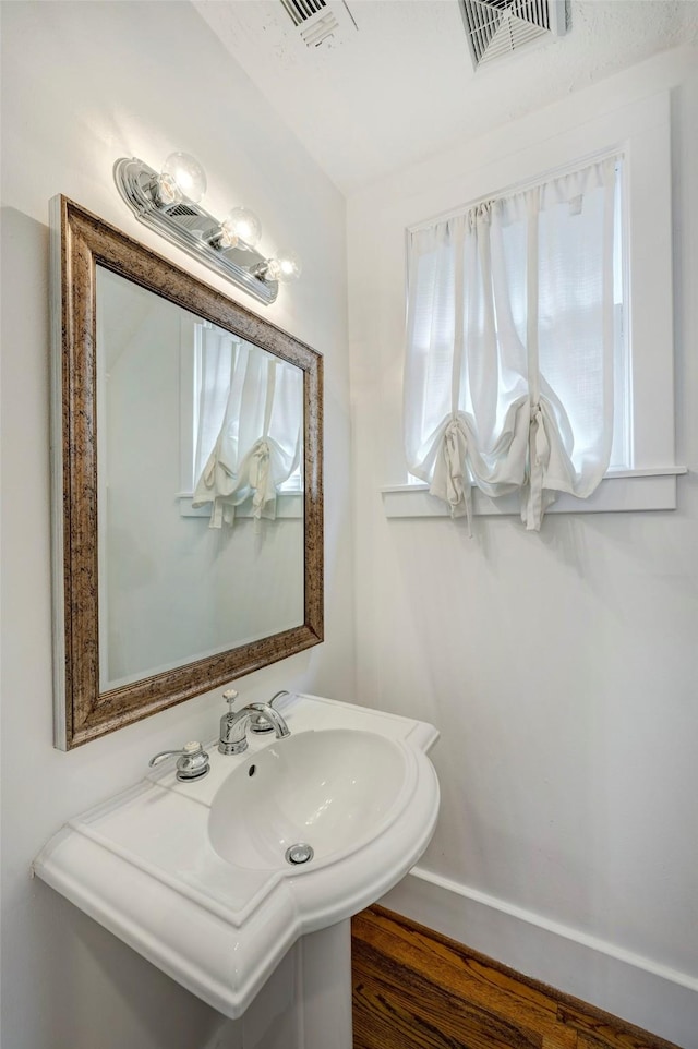 806 Waverly St, Houston, TX 77007 - bathroom featuring a sink and visible vents