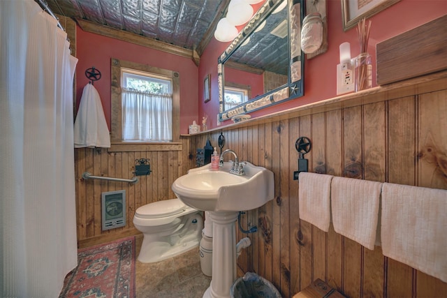 full bath featuring wooden walls, toilet, a wainscoted wall, heating unit, and a shower with curtain