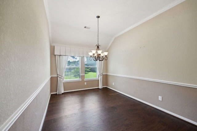 spare room featuring lofted ceiling, ornamental molding, a chandelier, wood finished floors, and baseboards
