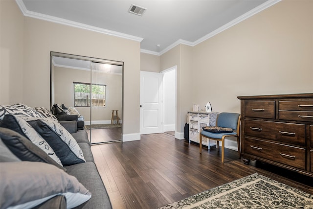 interior space with visible vents, ornamental molding, a closet, baseboards, and dark wood-type flooring