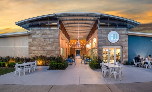 exterior space featuring outdoor dining area