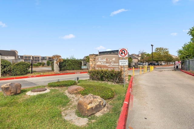 206 Plaza Verde Dr Unit D35, Houston, TX 77038 - view of street with a gated entry, street lighting, and curbs