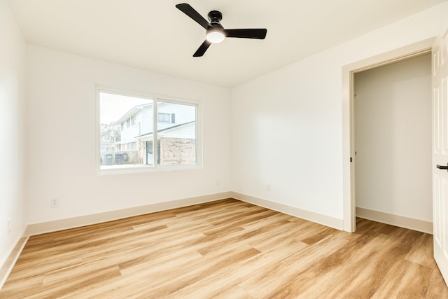 unfurnished room featuring light wood-style floors, baseboards, and ceiling fan