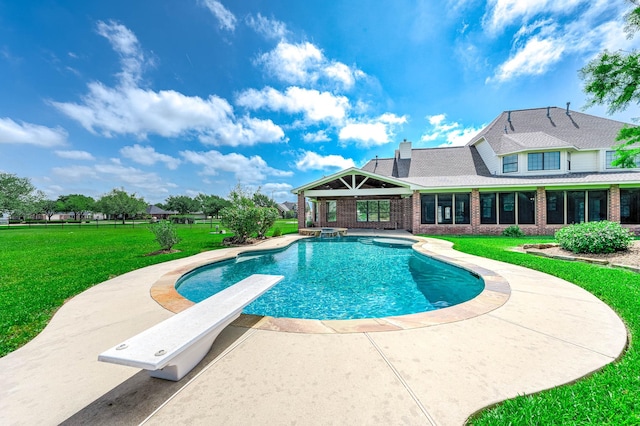 4703 Shadow Grass Dr, Katy, TX 77493 - view of pool featuring a yard, a diving board, a patio, and a pool with connected hot tub