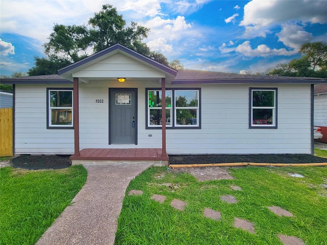 1002 Francis Dr, Pasadena, TX 77506 - ranch-style home with a porch and a front yard