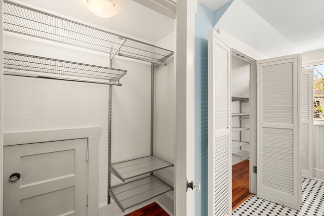 401 Omar St, Houston, TX 77009 - view of closet