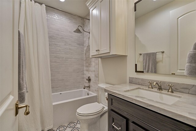 bathroom featuring recessed lighting, vanity, shower / bathtub combination with curtain, and toilet