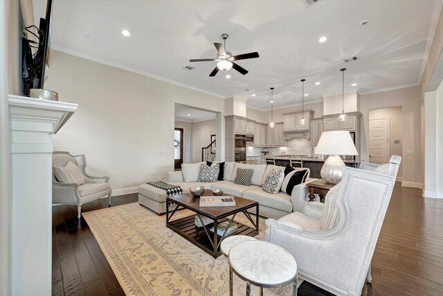 living area featuring recessed lighting, ceiling fan, and baseboards