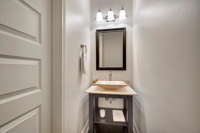 bathroom featuring a sink