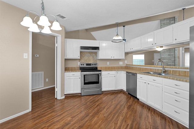4807 Bridgemont Ln, Spring, TX 77388 - kitchen with appliances with stainless steel finishes, a sink, exhaust hood, tasteful backsplash, and dark wood-style floors