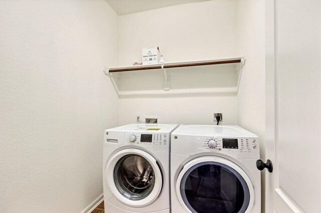 laundry room with laundry area and washing machine and dryer