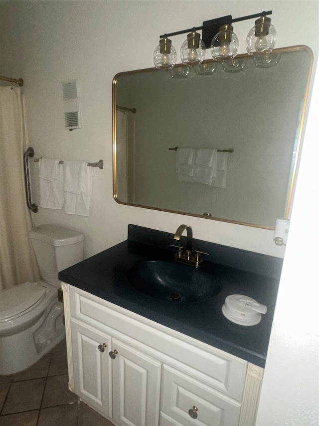 6106 W Airport Blvd Unit 18, Houston, TX 77035 - full bath featuring vanity, toilet, tile patterned flooring, and curtained shower