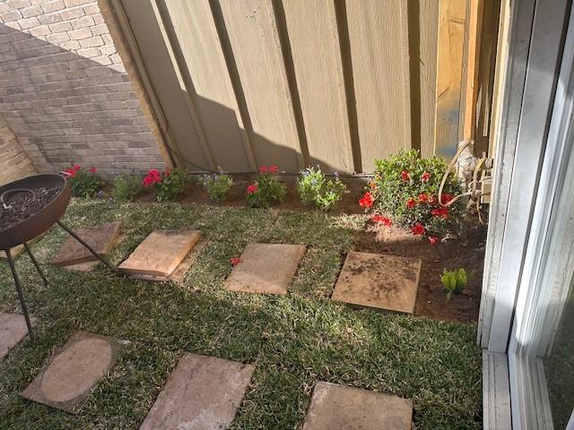 6106 W Airport Blvd Unit 18, Houston, TX 77035 - view of yard